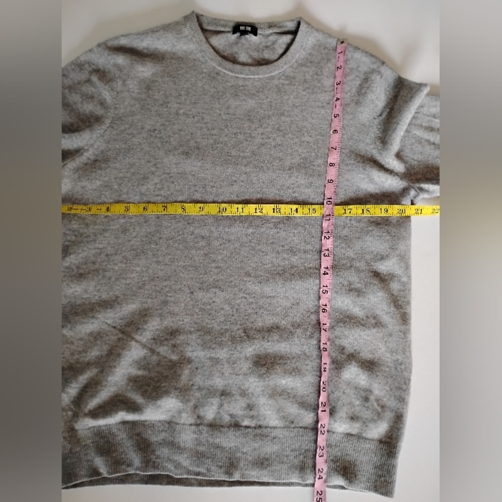 Uniqlo Cashmere Crewneck Sweater Classic Gray Preppy Cozy Unisex Size Medium - Picture 11 of 12